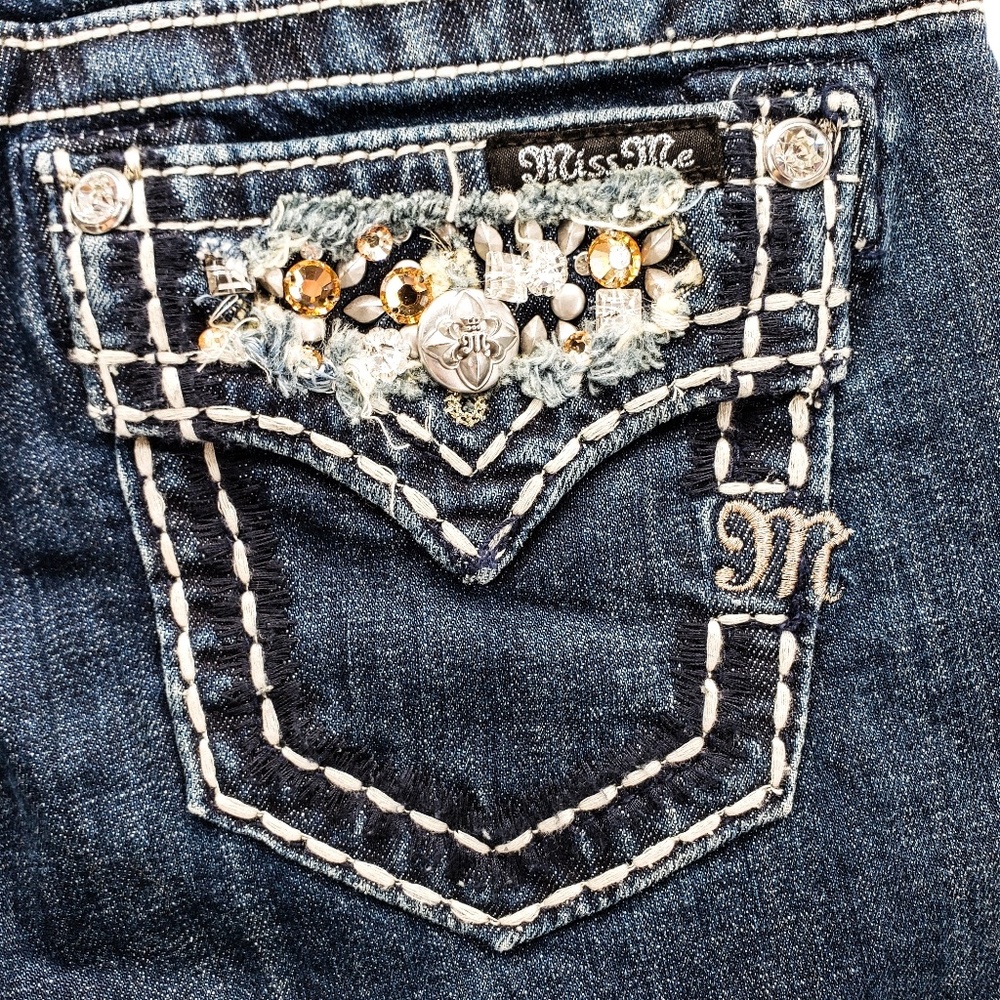 Miss Me Boyfriend Capri Size 23 Mid Rise Dark Wash